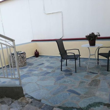Apartament Sunny Cozy House With Grand Courtyard Leonídion Zewnętrze zdjęcie