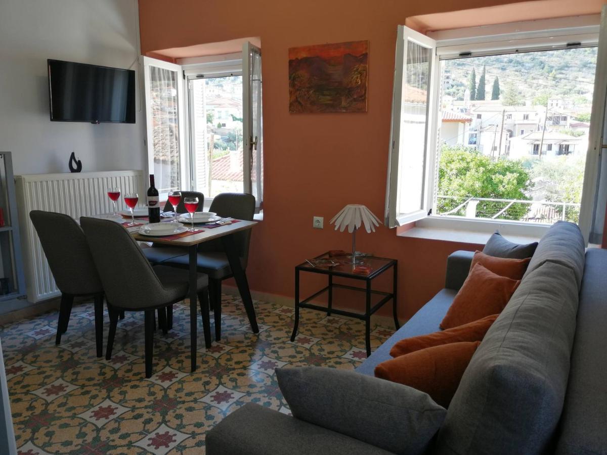 Apartament Sunny Cozy House With Grand Courtyard Leonídion Zewnętrze zdjęcie