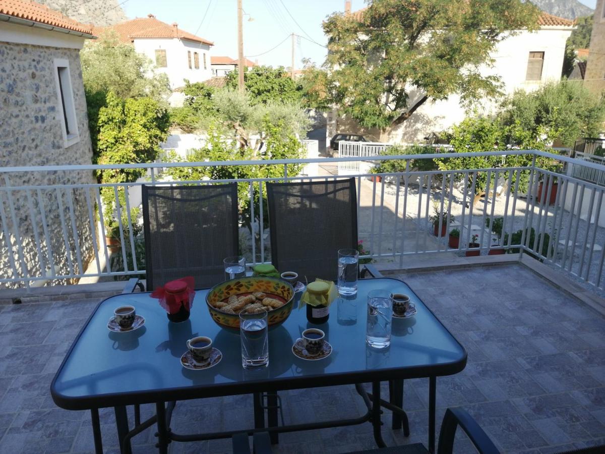 Apartament Sunny Cozy House With Grand Courtyard Leonídion Zewnętrze zdjęcie