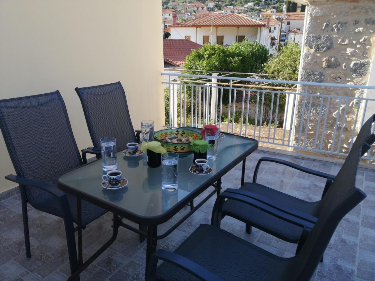 Apartament Sunny Cozy House With Grand Courtyard Leonídion Zewnętrze zdjęcie