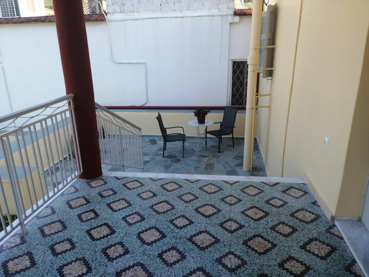 Apartament Sunny Cozy House With Grand Courtyard Leonídion Zewnętrze zdjęcie