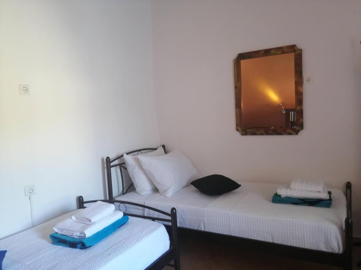Apartament Sunny Cozy House With Grand Courtyard Leonídion Zewnętrze zdjęcie