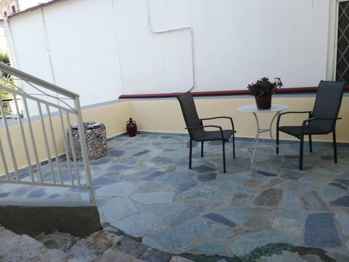 Apartament Sunny Cozy House With Grand Courtyard Leonídion Zewnętrze zdjęcie