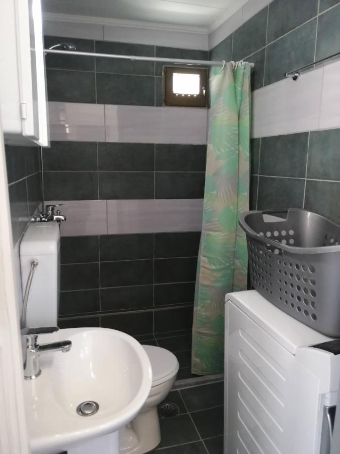 Apartament Sunny Cozy House With Grand Courtyard Leonídion Zewnętrze zdjęcie
