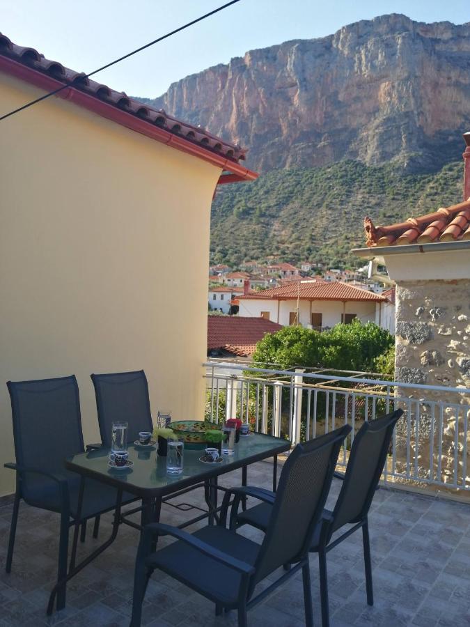 Apartament Sunny Cozy House With Grand Courtyard Leonídion Zewnętrze zdjęcie